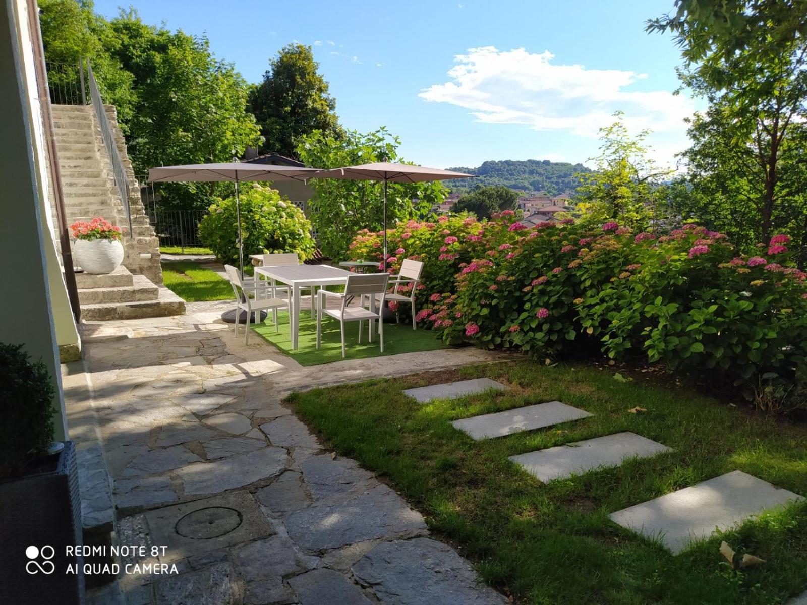 "La Selvetta" Bed And Breakfast Buguggiate Exterior photo